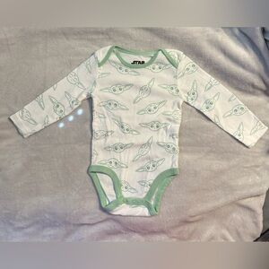 Amazon Essentials Star Wars Baby Onesie in White and Green Size 18M